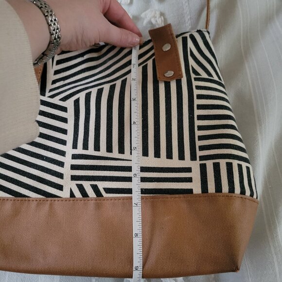 Short Stories Canvas Crossbody Tote Bag | Geometric Stripe | Brown & Black - Picture 4 of 7